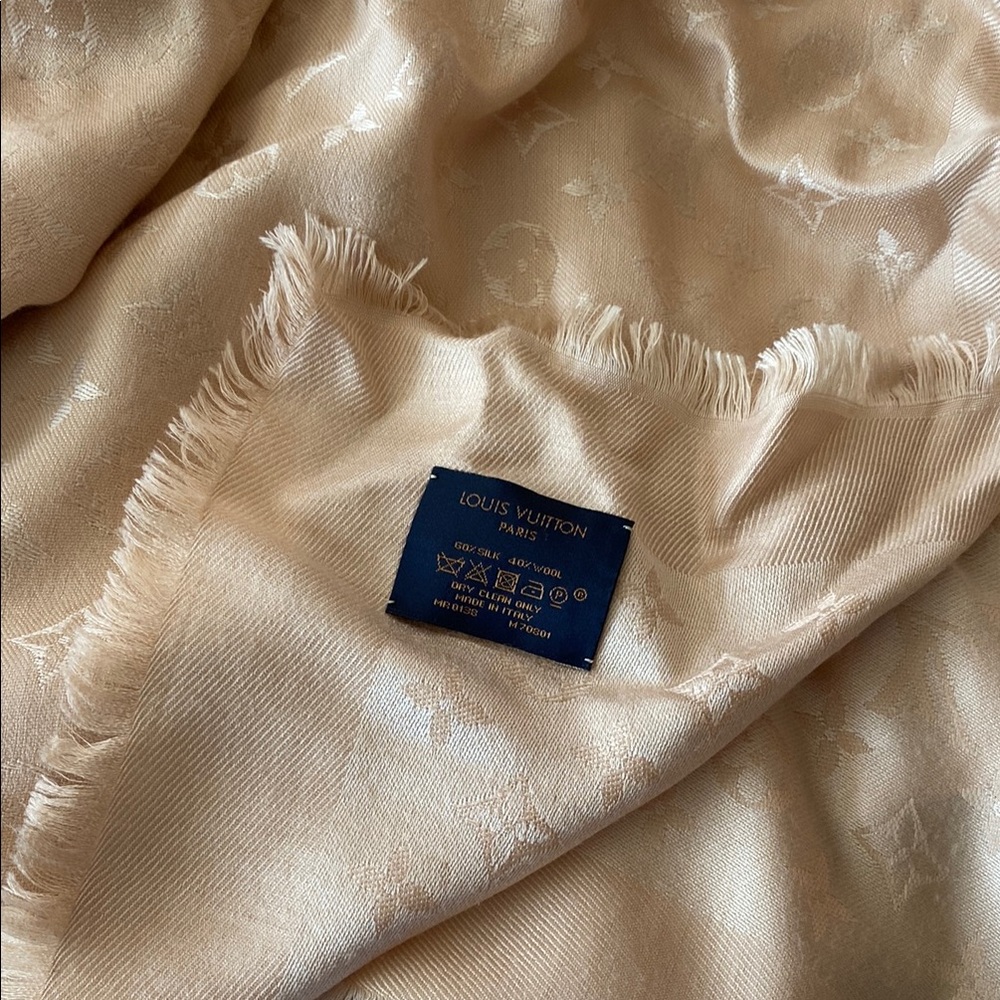 Louis Vuitton Beige Textured Scarf